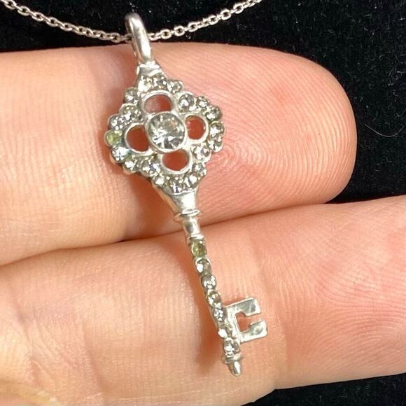 ARC Sterling Silver “Key to My Heart” Necklace - Picture 2 of 10